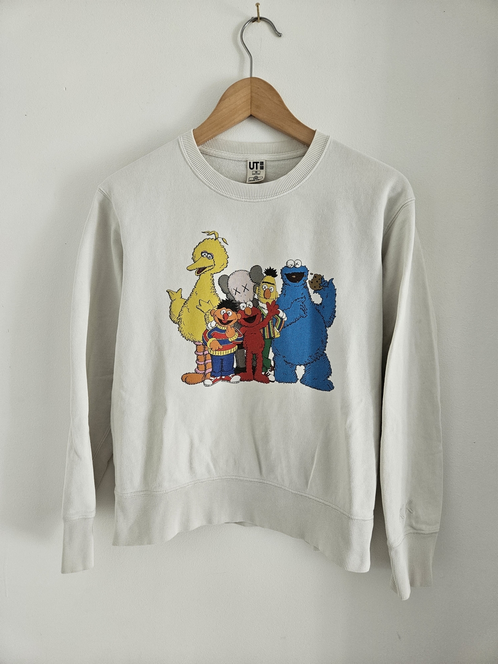 UNIQLO Sesame Street x KAWS Graphic Crewneck Sweatshirt Mens Extra Small